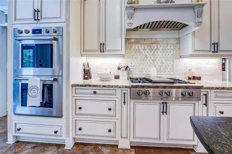 Kitchen - 175 Glengarry Chase, Covington, GA 30014 photo 6 of 9