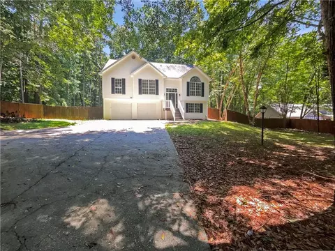 70 Happy Valley Estates Dr, Newnan, GA 30263