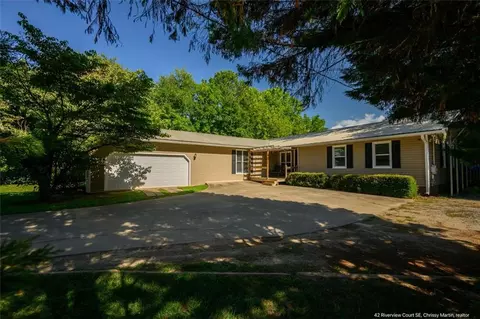 42 Riverview Ct SE, Cartersville, GA 30120