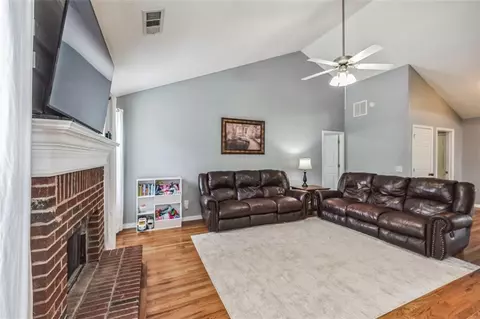 208 Stream Side Ct, Winder, GA 30680 photo 3