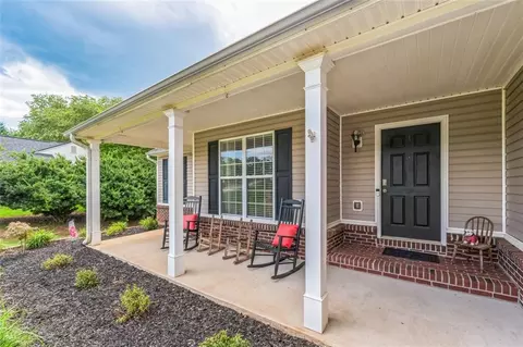 208 Stream Side Ct, Winder, GA 30680 photo 2