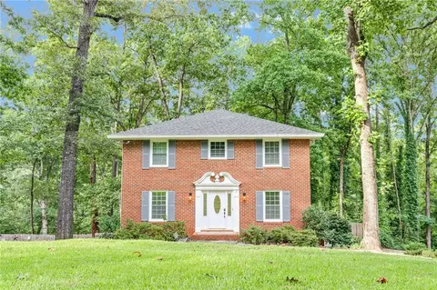 1320 Larkview Dr SW, Lilburn, GA 30047