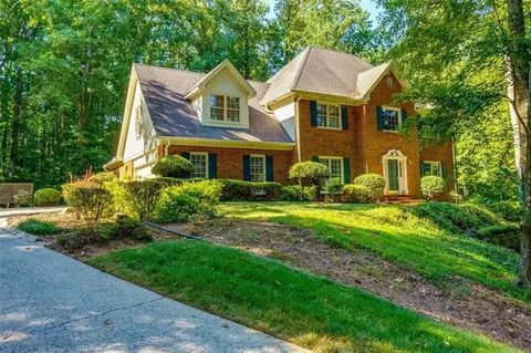 315 Autumn Wood Ln, Roswell, GA 30075