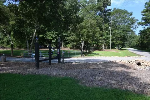 120 E Crestwood Rd, Tyrone, GA 30290
