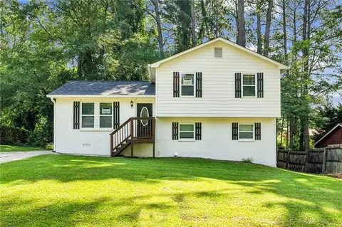 2528 Kelly Lake Dr, Decatur, GA 30032