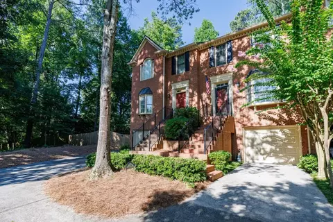 130 Weatherburne Dr, Roswell, GA 30076
