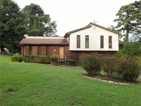 817 Emerald Frst, Lawrenceville, GA 30044