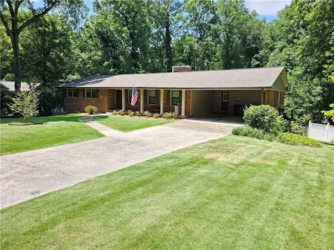 71 Pioneer Trl, Marietta, GA 30068