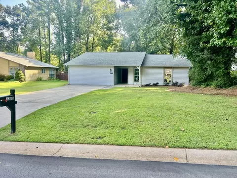 1381 Country Downs Dr, Norcross, GA 30093