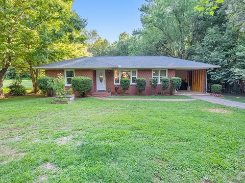 1520 Dickson Dr, Marietta, GA 30066