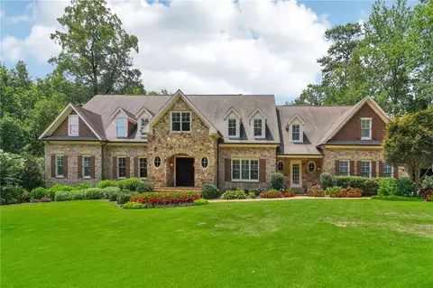 5600 Long Island Dr NW, Sandy Springs, GA 30327