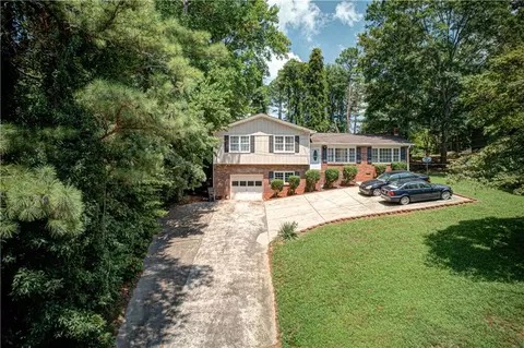 242 King Arthur Dr, Woodstock, GA 30189