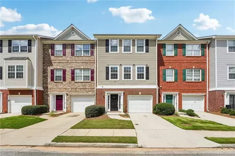561 Lantern Wood Dr, Scottdale, GA 30079