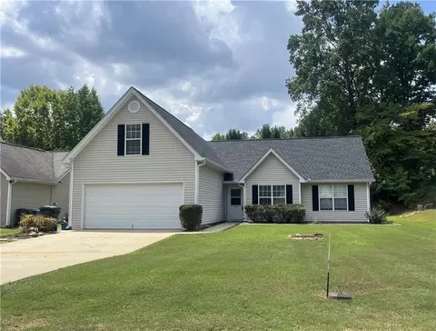 643 Effie Dr, Lawrenceville, GA 30045