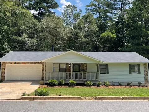 3815 Creekview Cir, Atlanta, GA 30349