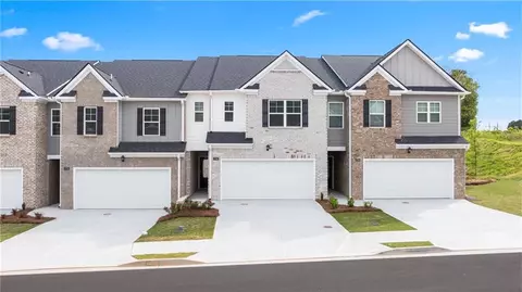 305 Silver Moon Dr, Loganville, GA 30052