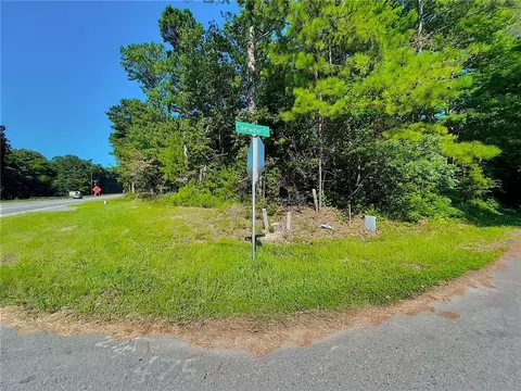 109 Clearwater Trl NE, White, GA 30184