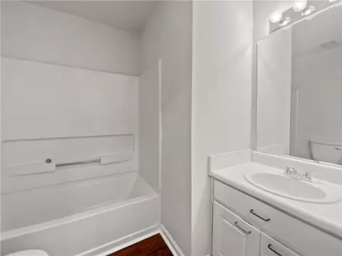 Bath - 3384 Brookside Ln, Jonesboro, GA 30236 photo 2 of 2