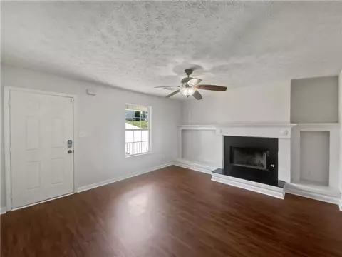 Living - 3384 Brookside Ln, Jonesboro, GA 30236 photo 2 of 4
