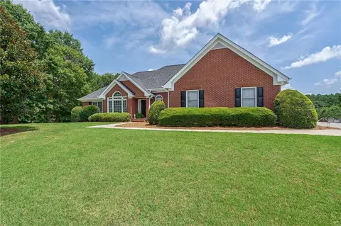 900 Old Barker Pl, Loganville, GA 30052