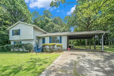 5012 Chester Ct SW, Lilburn, GA 30047