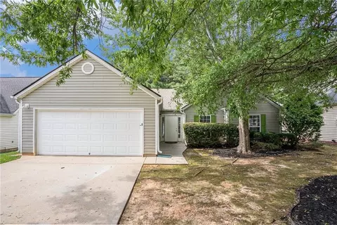 128 Shadowbrooke Cir, Loganville, GA 30052