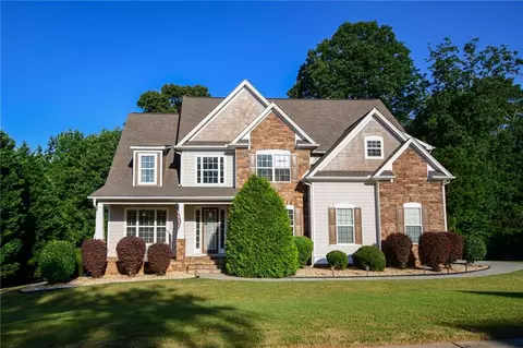 125 Edgewater Trl, Fayetteville, GA 30215