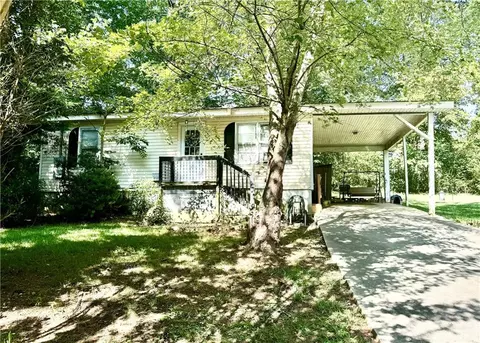 2715 Squires Rd, Gainesville, GA 30507