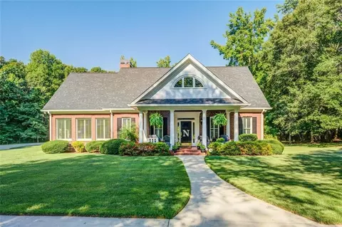 65 Cove Ln, Social Circle, GA 30025