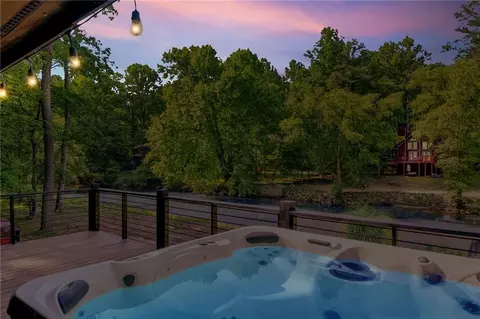215 Newport Dr, Ellijay, GA 30540