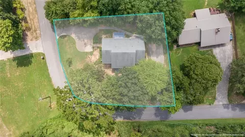 1663 Rogers Cir, Gainesville, GA 30507 photo 2