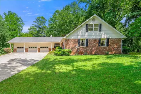 6640 Vogue Cir, Fairburn, GA 30213