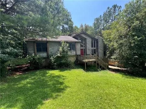 6870 Creekwood Dr, Douglasville, GA 30135
