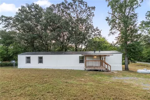 107 Landing Dr NW, Calhoun, GA 30701