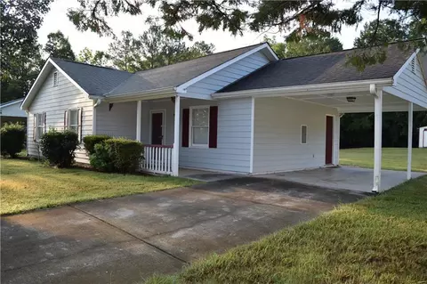 41 Jennifer Ln, Rydal, GA 30171
