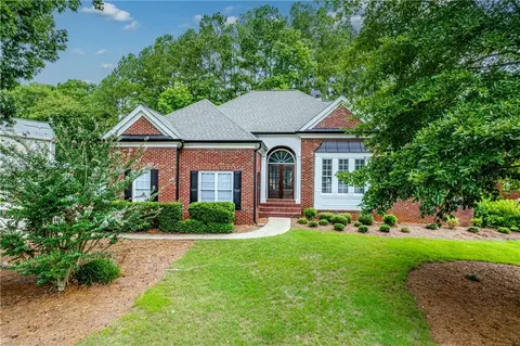8356 Fairway Dr, Covington, GA 30014