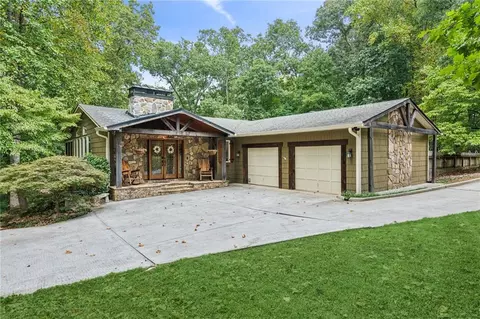 7027 Recreation Ln, Acworth, GA 30102