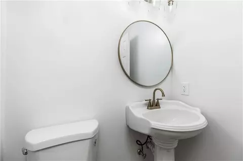 Bath - 92 Taylor Len Dr, Lagrange, GA 30240 photo 1 of 4