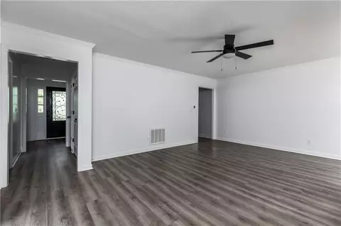Living - 92 Taylor Len Dr, Lagrange, GA 30240 photo 4 of 4