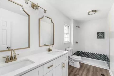Bath - 92 Taylor Len Dr, Lagrange, GA 30240 photo 2 of 4