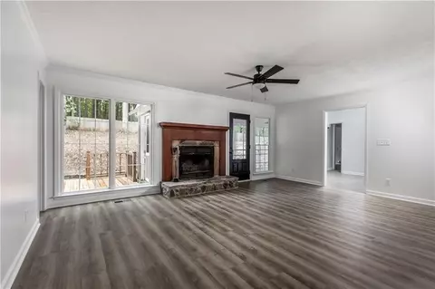 Living - 92 Taylor Len Dr, Lagrange, GA 30240 photo 2 of 4