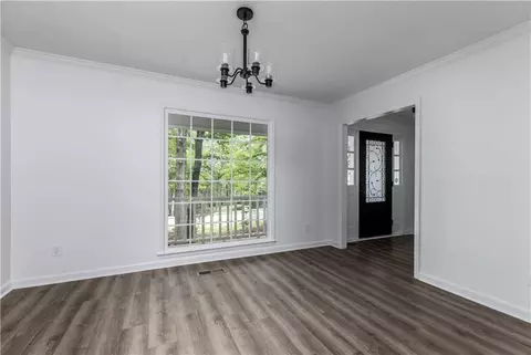 Living - 92 Taylor Len Dr, Lagrange, GA 30240 photo 1 of 4