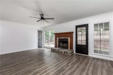 Living - 92 Taylor Len Dr, Lagrange, GA 30240 photo 3 of 4