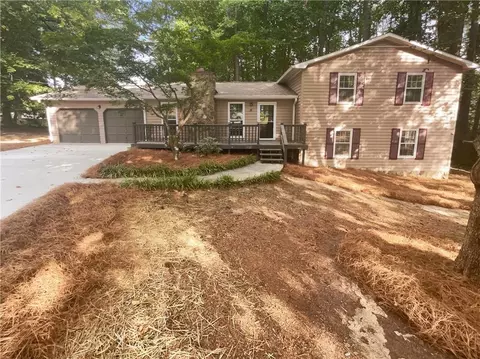 652 Willow Ln, Lawrenceville, GA 30044