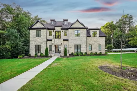 5850 Kayron Dr, Atlanta, GA 30328