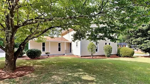 1099 Bramwell Ln, Stone Mountain, GA 30083