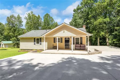 35 Perry Ln, Buchanan, GA 30113