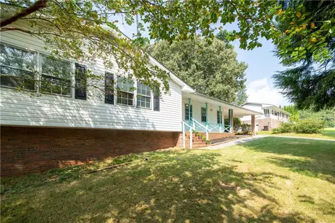 5609 Seminole Way, Acworth, GA 30102
