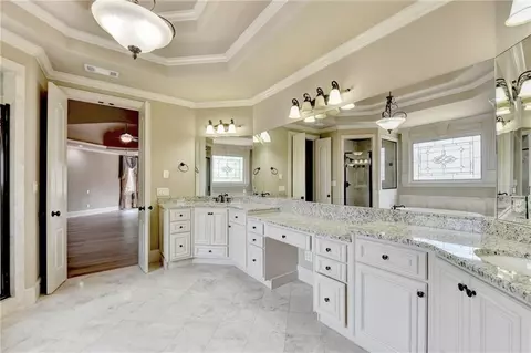 Bath - 2794 Pebble Hill Trce, Duluth, GA 30097 photo 8 of 12