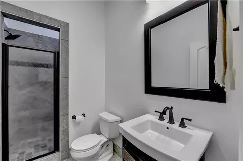 Bath - 2794 Pebble Hill Trce, Duluth, GA 30097 photo 11 of 12